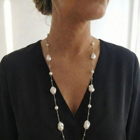 Gerçek Barok İncili Dorika Detaylı Paslanmaz Çelik Uzun Kolye, Gümüş Renk