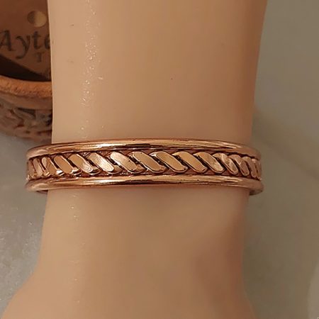 El Yapımı Büküm Desenli Bakır Bilezik - Eşsiz El İşçiliği ve Modern Tasarım